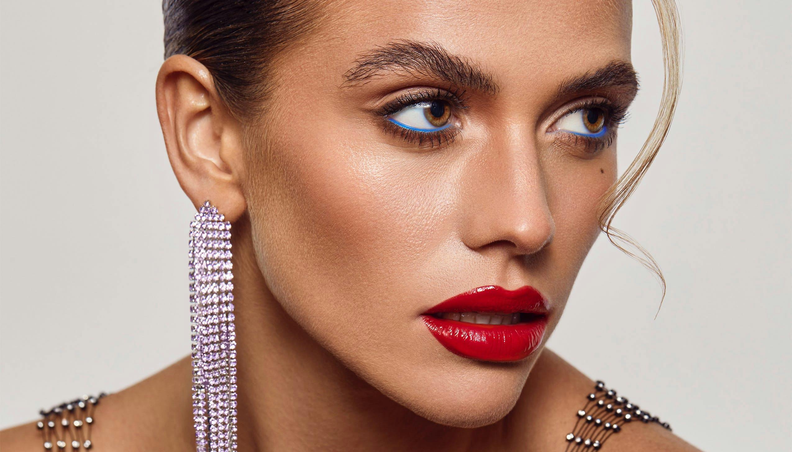 head person woman adult female face lipstick cosmetics portrait accessories